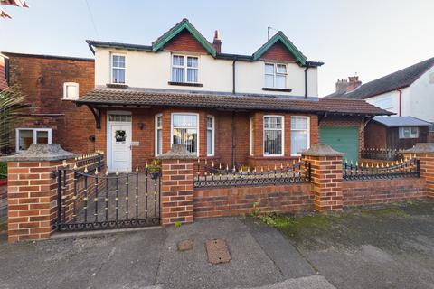 3 bedroom detached house for sale - Harley Street, Scarborough, North Yorkshire