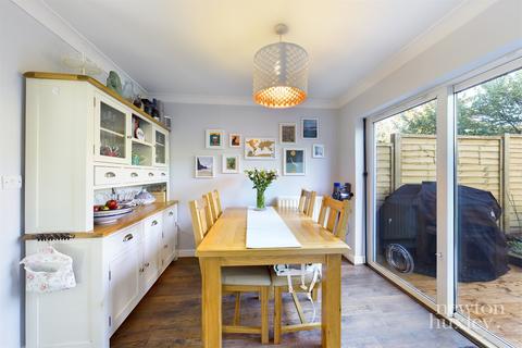 18 Faraday Place, West Molesey, KT8 2TT
