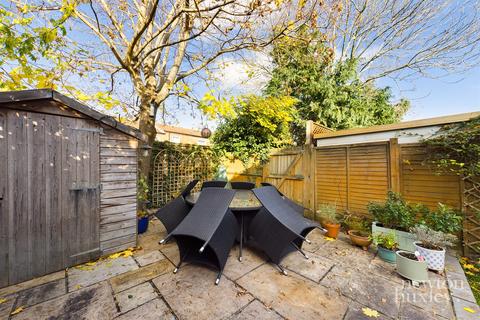 18 Faraday Place, West Molesey, KT8 2TT