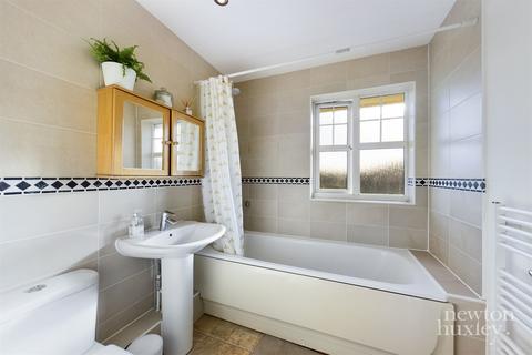 18 Faraday Place, West Molesey, KT8 2TT