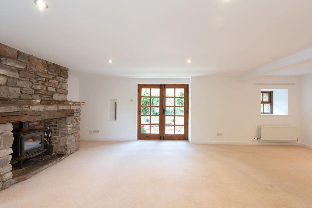 Living room, Rose Walls