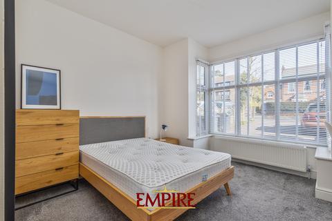 1 bedroom in a house share to rent, Chester Road, Sutton Coldfield, Birmingham B73 5HL