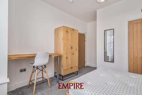 1 bedroom in a house share to rent, Chester Road, Sutton Coldfield, Birmingham B73 5HL