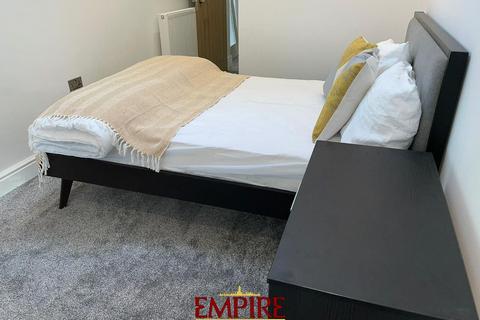 1 bedroom in a house share to rent, Chester Road, Sutton Coldfield, Birmingham, B73 5HL