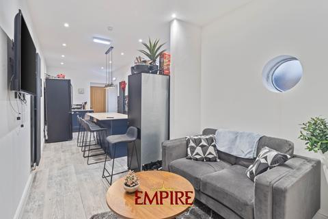 1 bedroom in a house share to rent, Chester Road, Sutton Coldfield, Birmingham, B73 5HL