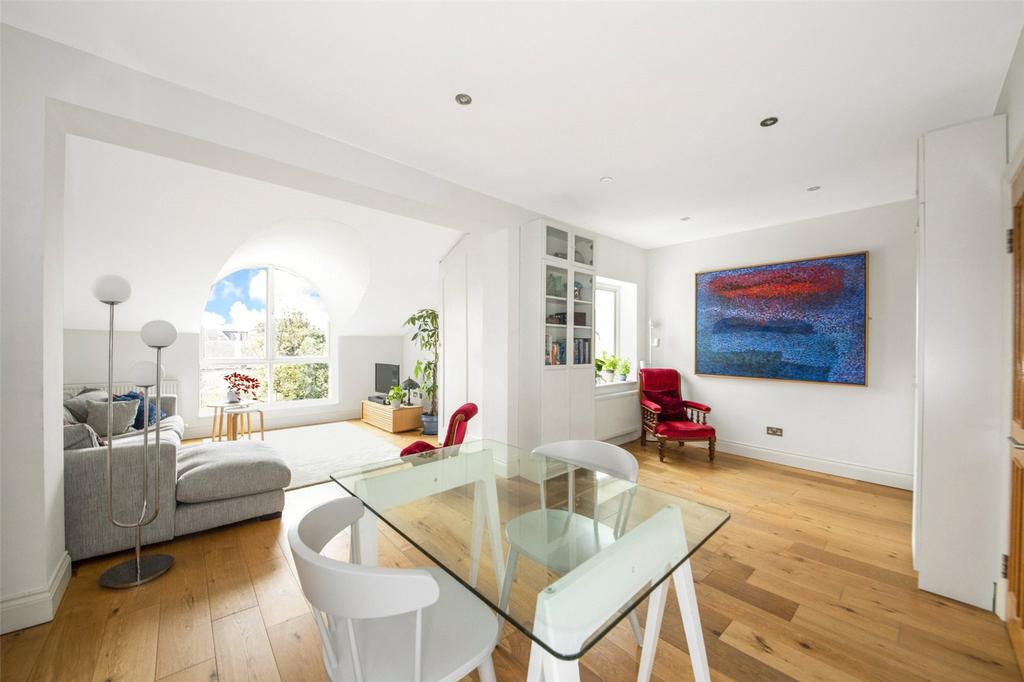 Wellington Gardens, Charlton, London, SE7 2 bed apartment for sale £