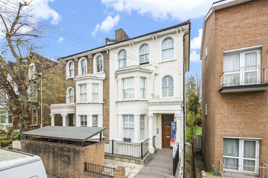 Wellington Gardens, Charlton, London, SE7 2 bed apartment for sale £