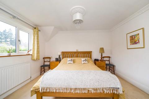 4 bedroom detached house for sale - Pantiles, Southview Road, Headley Down
