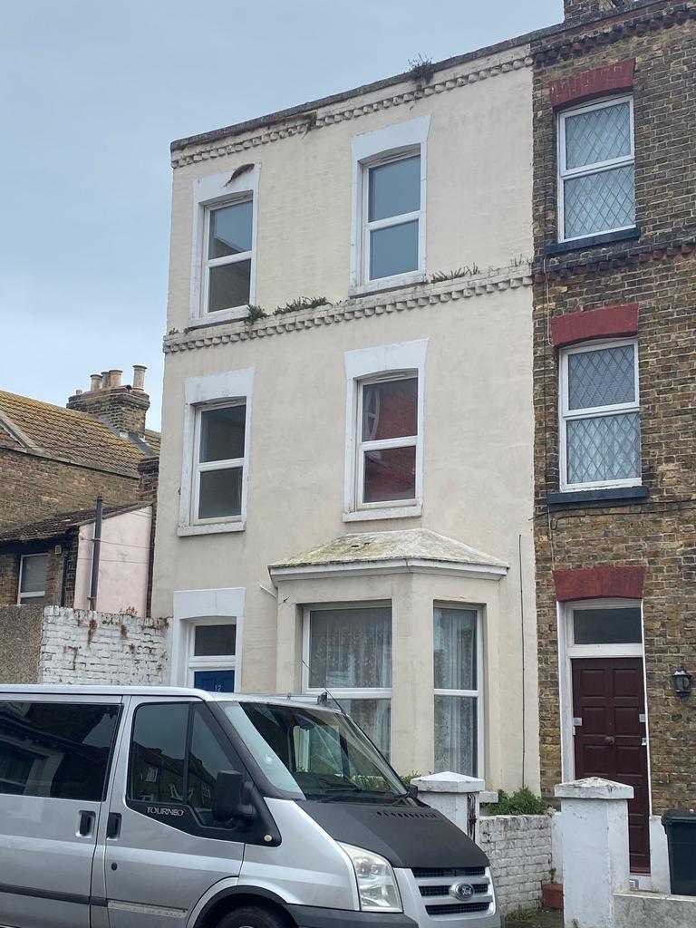 Oxford Street, Margate CT9 3 bed £800 pcm (£185 pw)