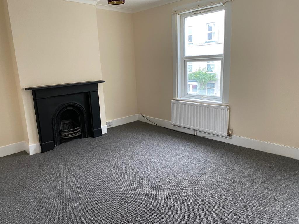 Oxford Street, Margate CT9 3 bed £800 pcm (£185 pw)