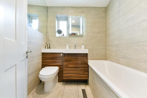 7 Biscay Road, London, W6 8JW