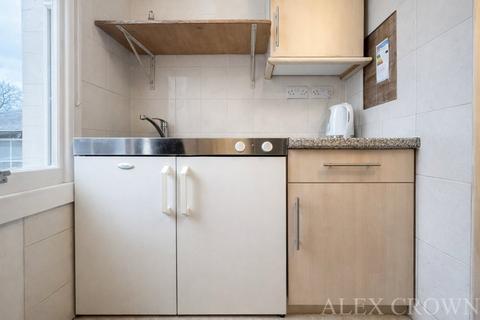 Studio to rent, Bryantwood Road, Holloway