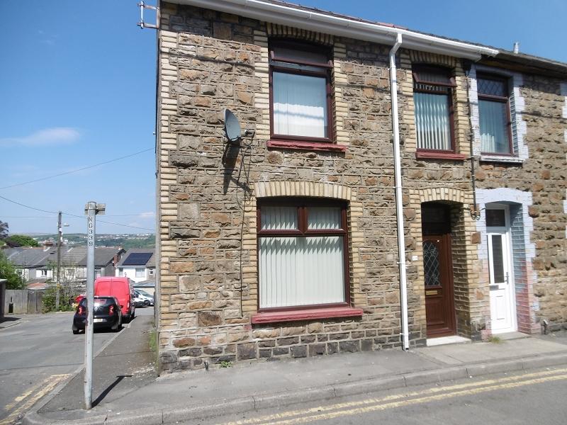 Pennant Street, Ebbw Vale, Blaenau Gwent. 3 bed end of terrace house £650 pcm (£150 pw)