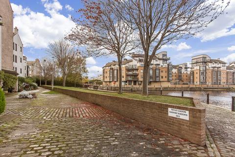 14/7 Sandport, Edinburgh, EH6 6PL