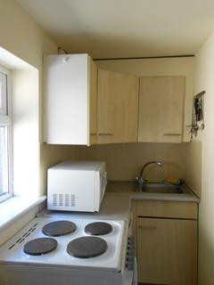 Studio to rent, Park Avenue, London NW2