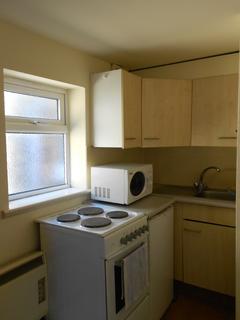 Studio to rent, Park Avenue, London NW2