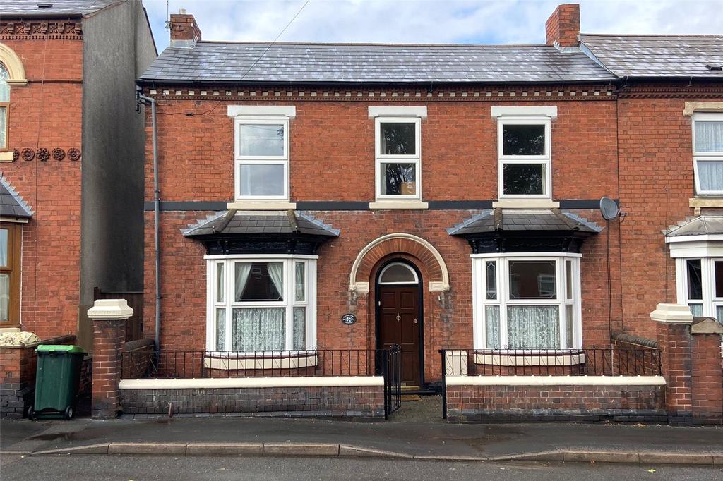 Lawrence Lane, Cradley Heath, B64 3 bed house £240,000