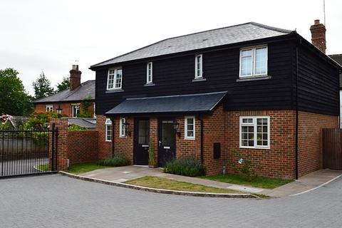 9 Wiggins Yard, Godalming, GU7 1HW