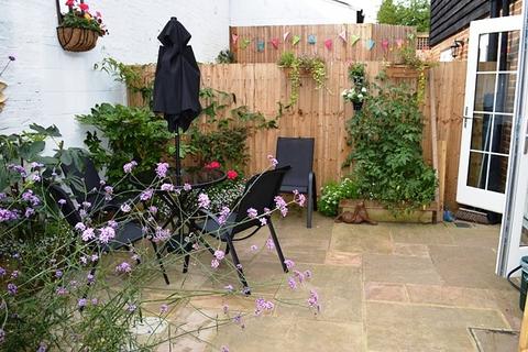 9 Wiggins Yard, Godalming, GU7 1HW