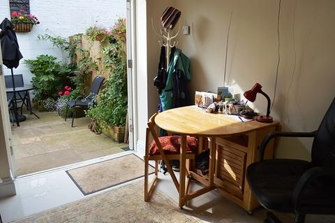9 Wiggins Yard, Godalming, GU7 1HW