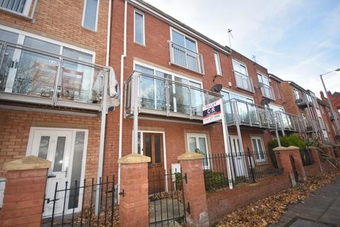 4 bedroom townhouse to rent, St Nicholas Road, Hulme, Manchester. M15 5JD.