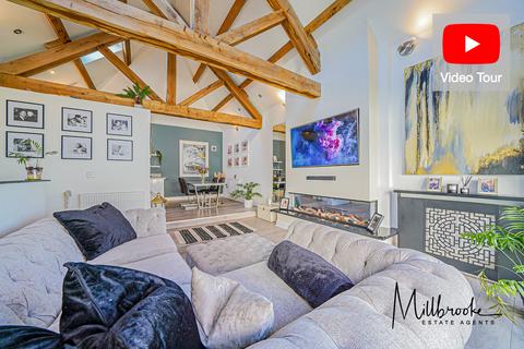 17 Chaddock Hall Drive, Worsley, Manchester, M28 1FD