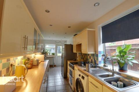 3 bedroom semi-detached house to rent, Larchcroft Road, Ipswich