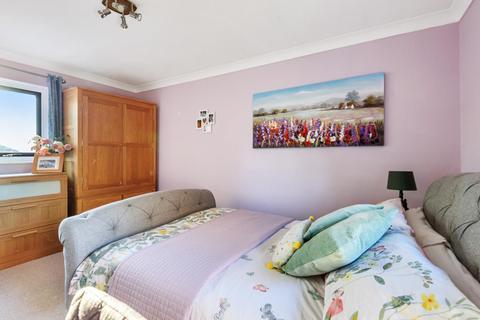 6 Hutton Close, Windlesham, GU20 6DN