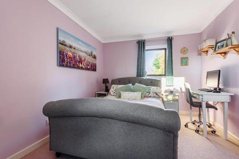 6 Hutton Close, Windlesham, GU20 6DN