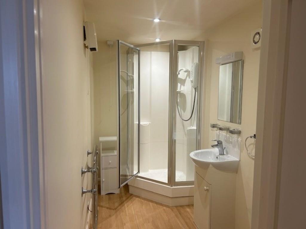 Maple Apt - Bathroom