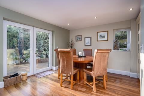 124 Dorridge Road, Dorridge, Solihull, B93 8BN