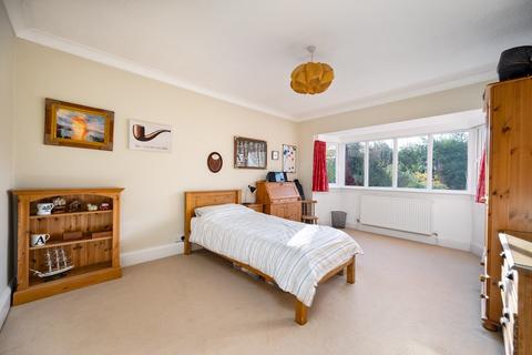 124 Dorridge Road, Dorridge, Solihull, B93 8BN
