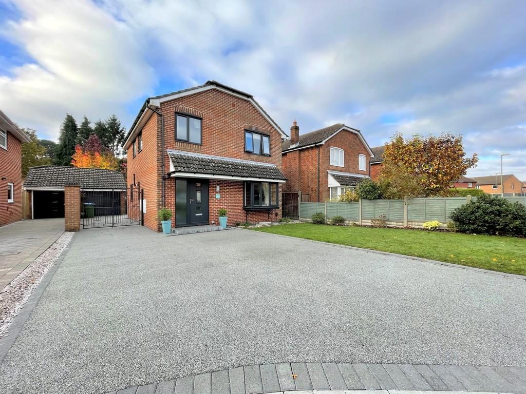 Penhale Gardens, Titchfield Common 4 bed detached house £450,000