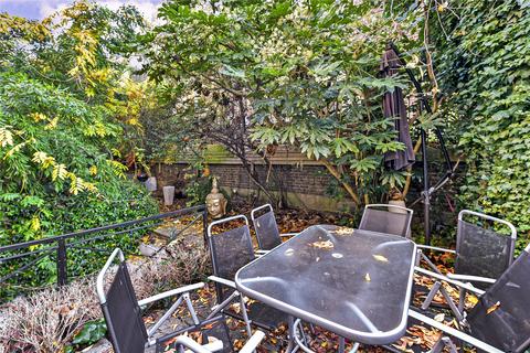 2 bedroom flat to rent, Courtfield Gardens, Earls Court, London