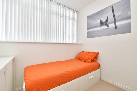 2 bedroom apartment for sale, Station Road, Redhill, Surrey