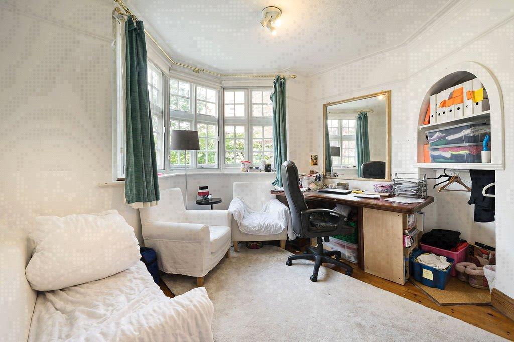 Milton Road, London, SW14 3 bed detached house £950,000