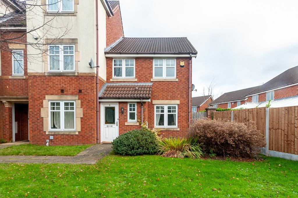 Prince Albert Court, St Helens, WA9 3 bed end of terrace house £140,000