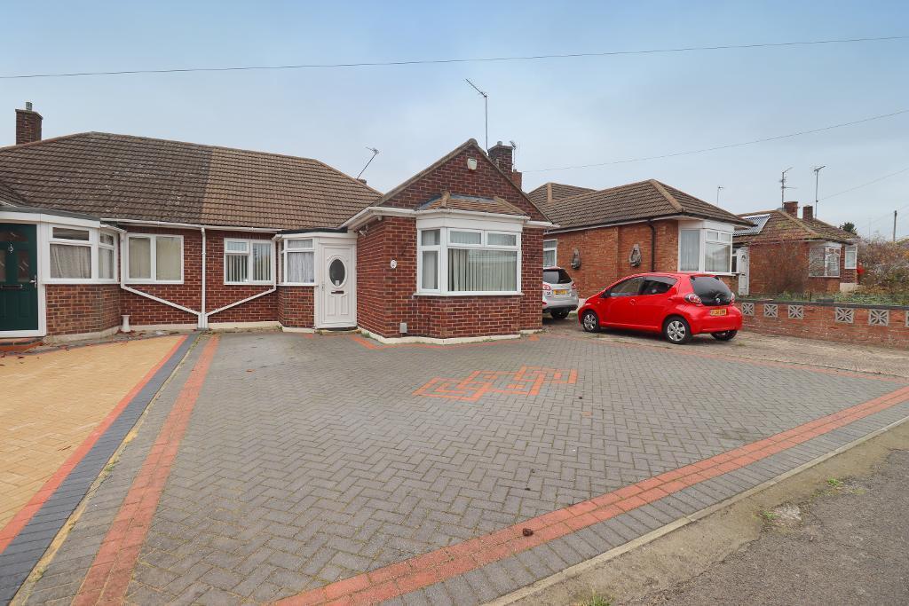 Cranbrook Drive, Sundon Park, Luton... 3 bed bungalow £325,000
