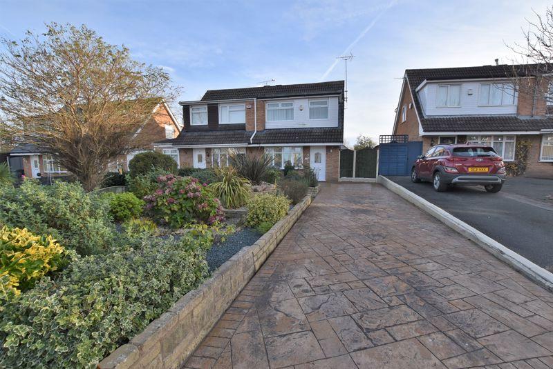 Rothbury Close, Moreton 3 bed semidetached house £190,000