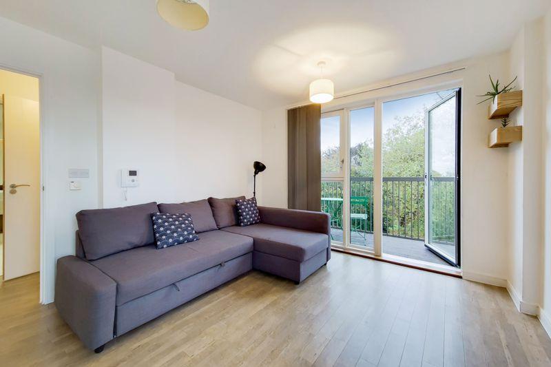 Apartment in Croydon - View 4