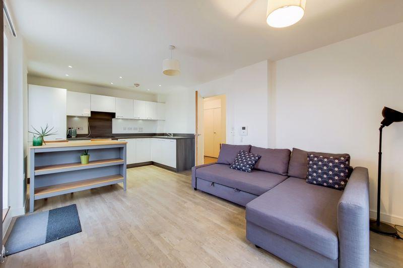 Apartment in Croydon - More