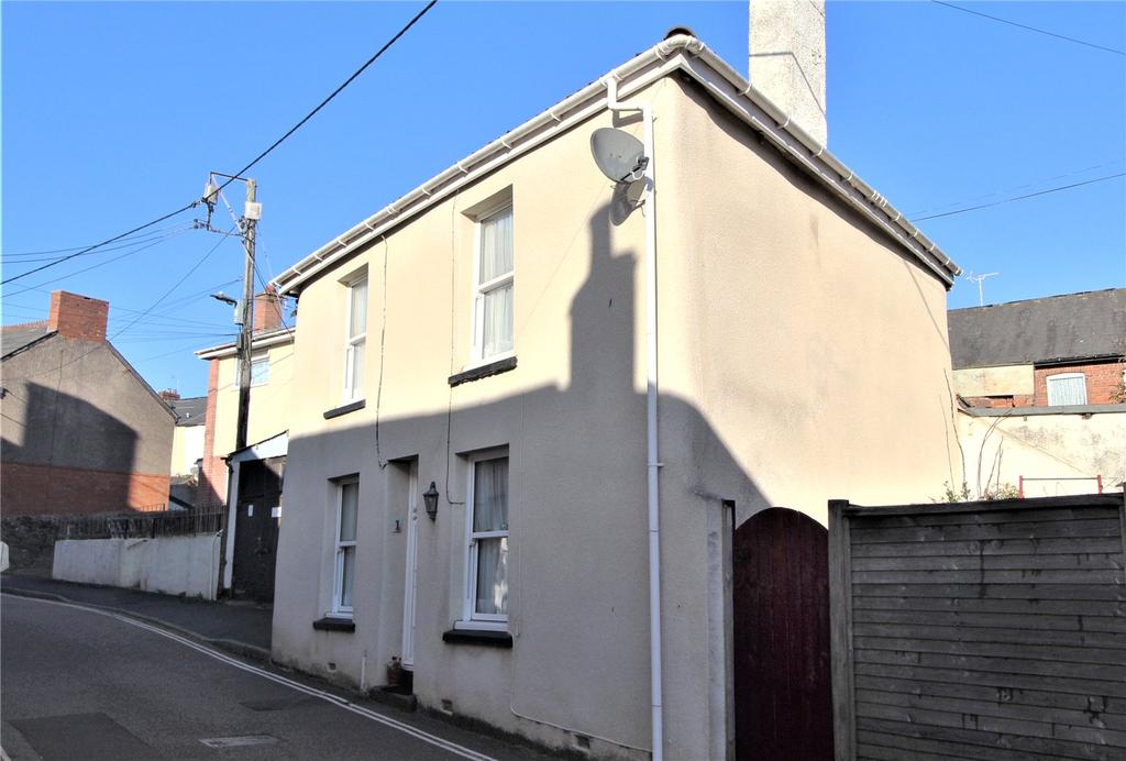 Crow Green, Cullompton, Devon, EX15 2 bed terraced house £200,000