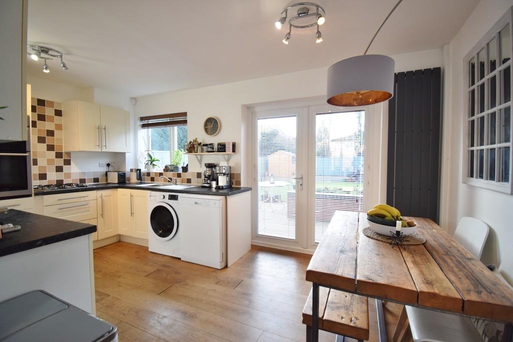 Lowforce, Wilnecote, Tamworth 3 bed semidetached house £895 pcm (£