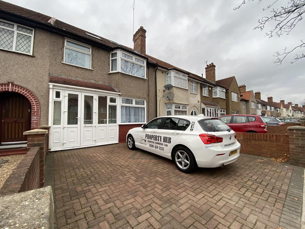Ennismore Avenue, Greenford, UB6 0JJ 4 bed terraced house £2,200 pcm (£508 pw)