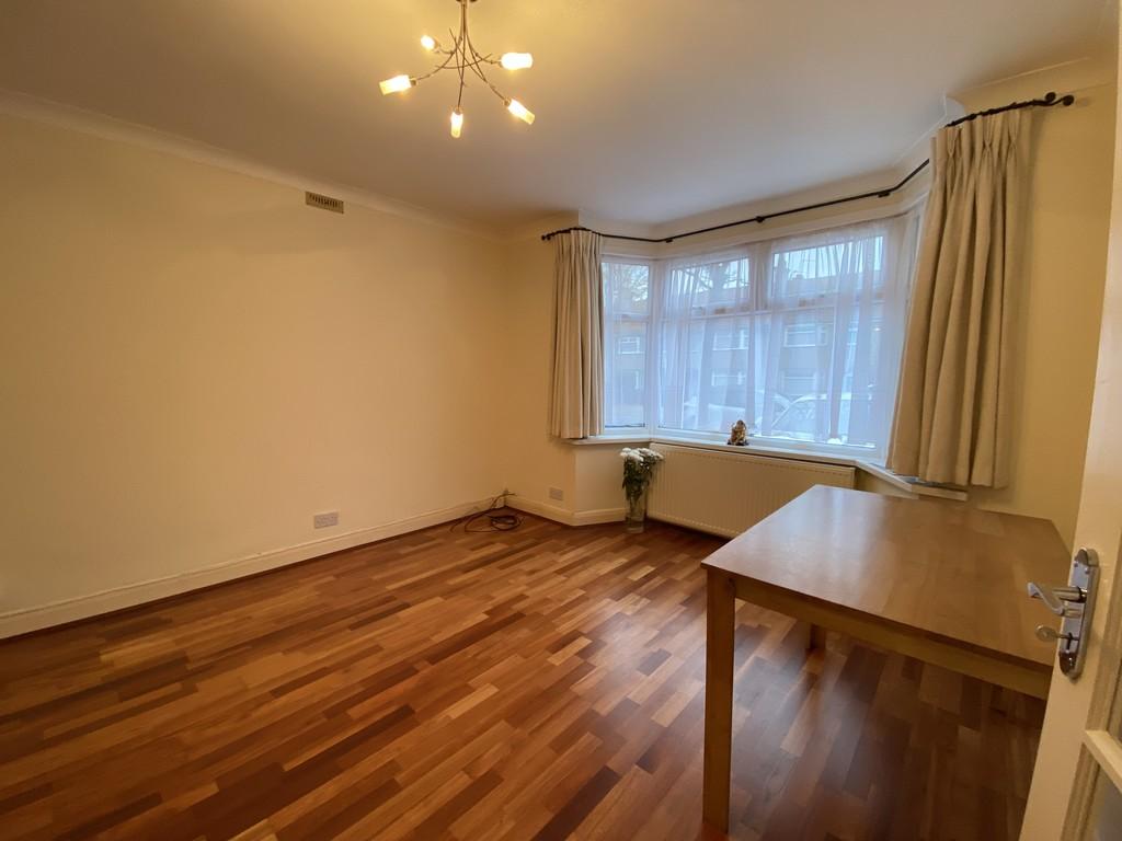 Ennismore Avenue, Greenford, UB6 0JJ 4 bed terraced house £2,200 pcm (£508 pw)