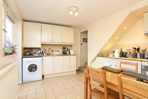 3 Albany Passage, Richmond, TW10 6DL