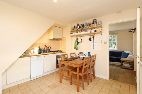 3 Albany Passage, Richmond, TW10 6DL