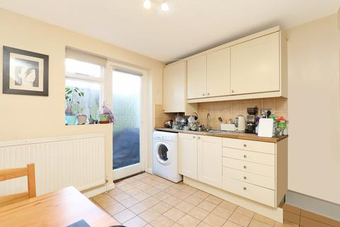 3 Albany Passage, Richmond, TW10 6DL