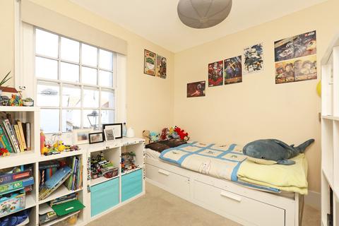 3 Albany Passage, Richmond, TW10 6DL
