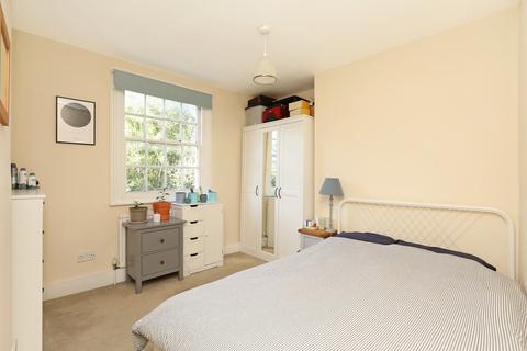 3 Albany Passage, Richmond, TW10 6DL